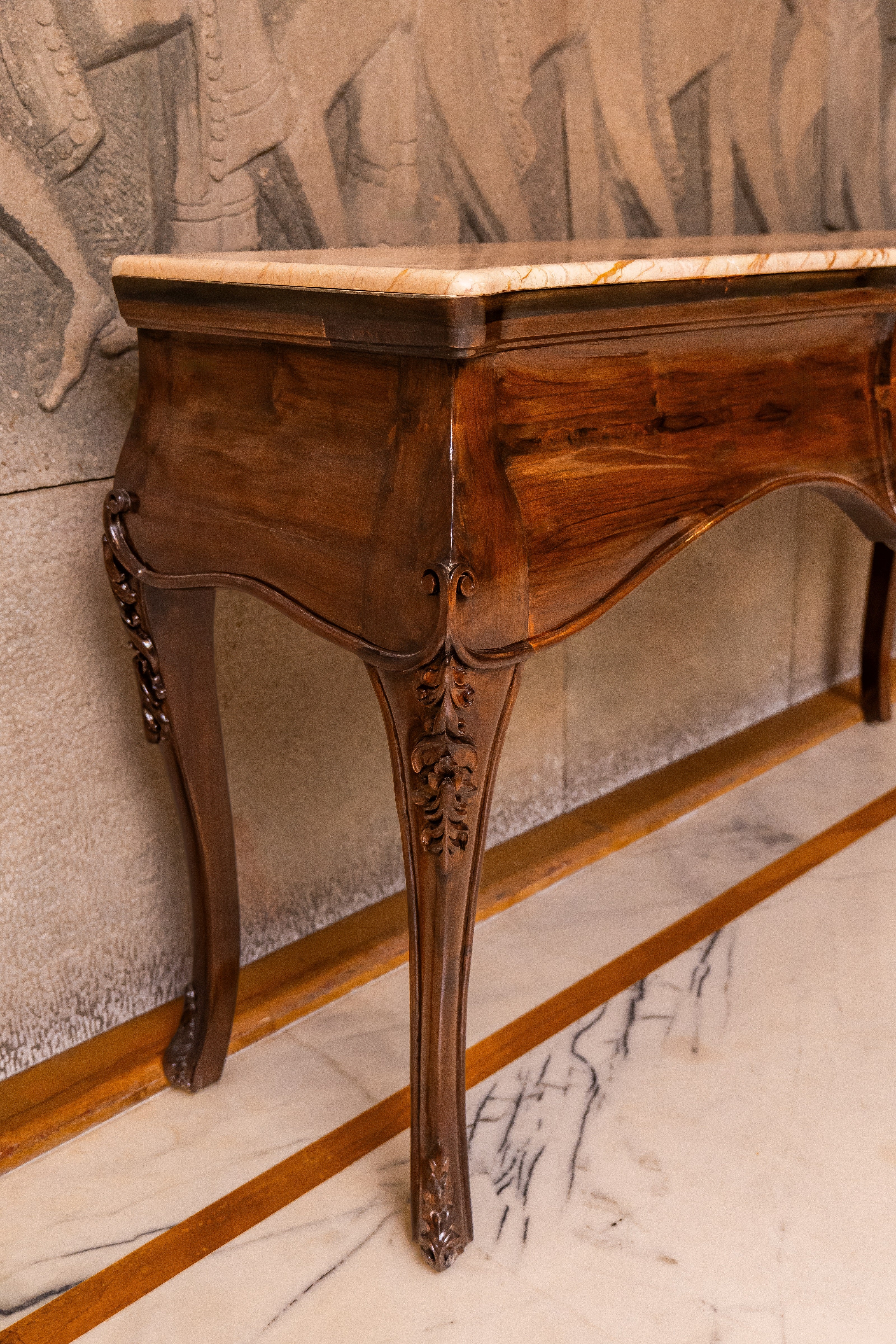 Classic Curve Console - Kelebek.in