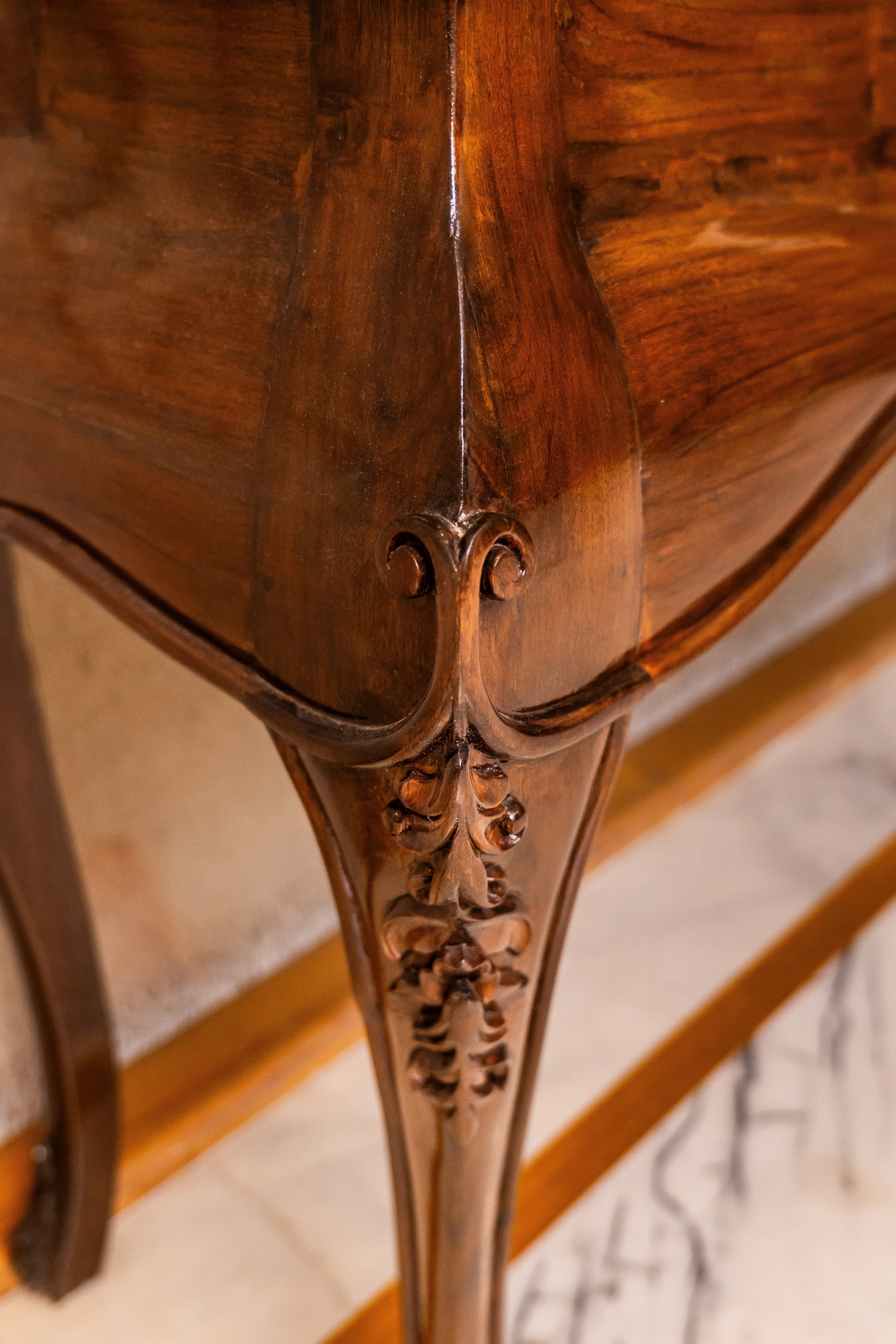 Classic Curve Console - Kelebek.in