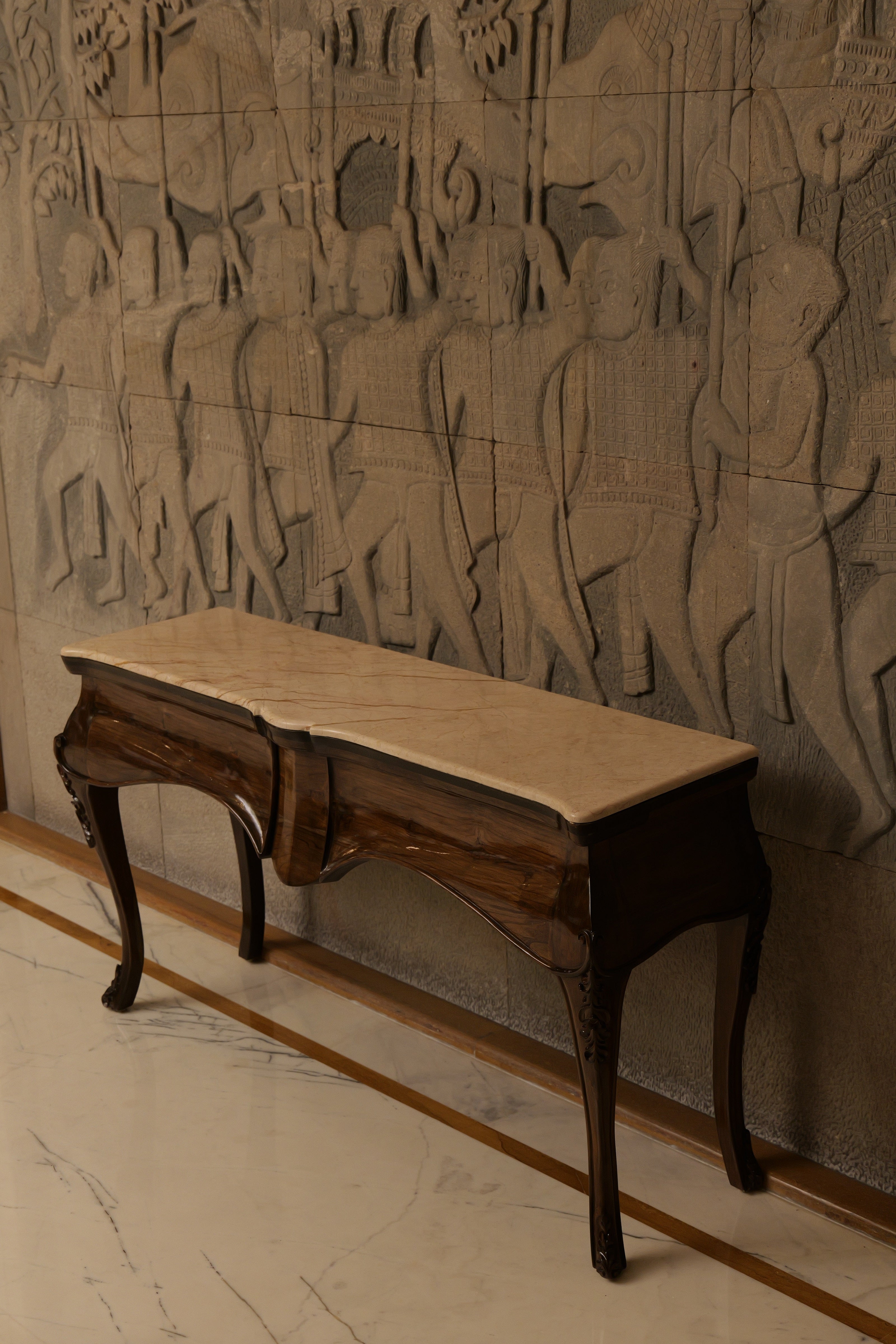 Classic Curve Console - Kelebek.in