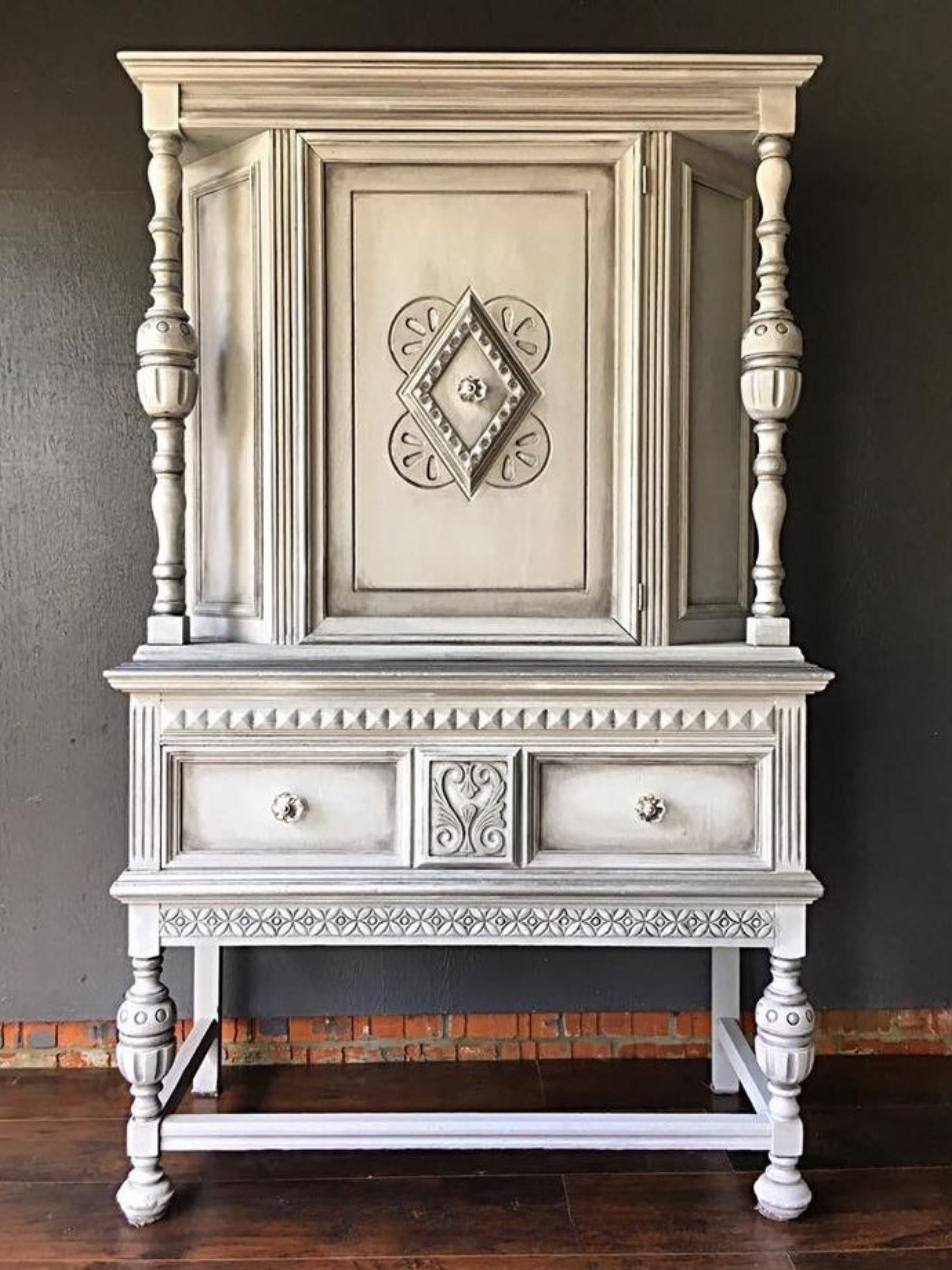 Cocktail Cave Bar Cabinet - Kelebek.in