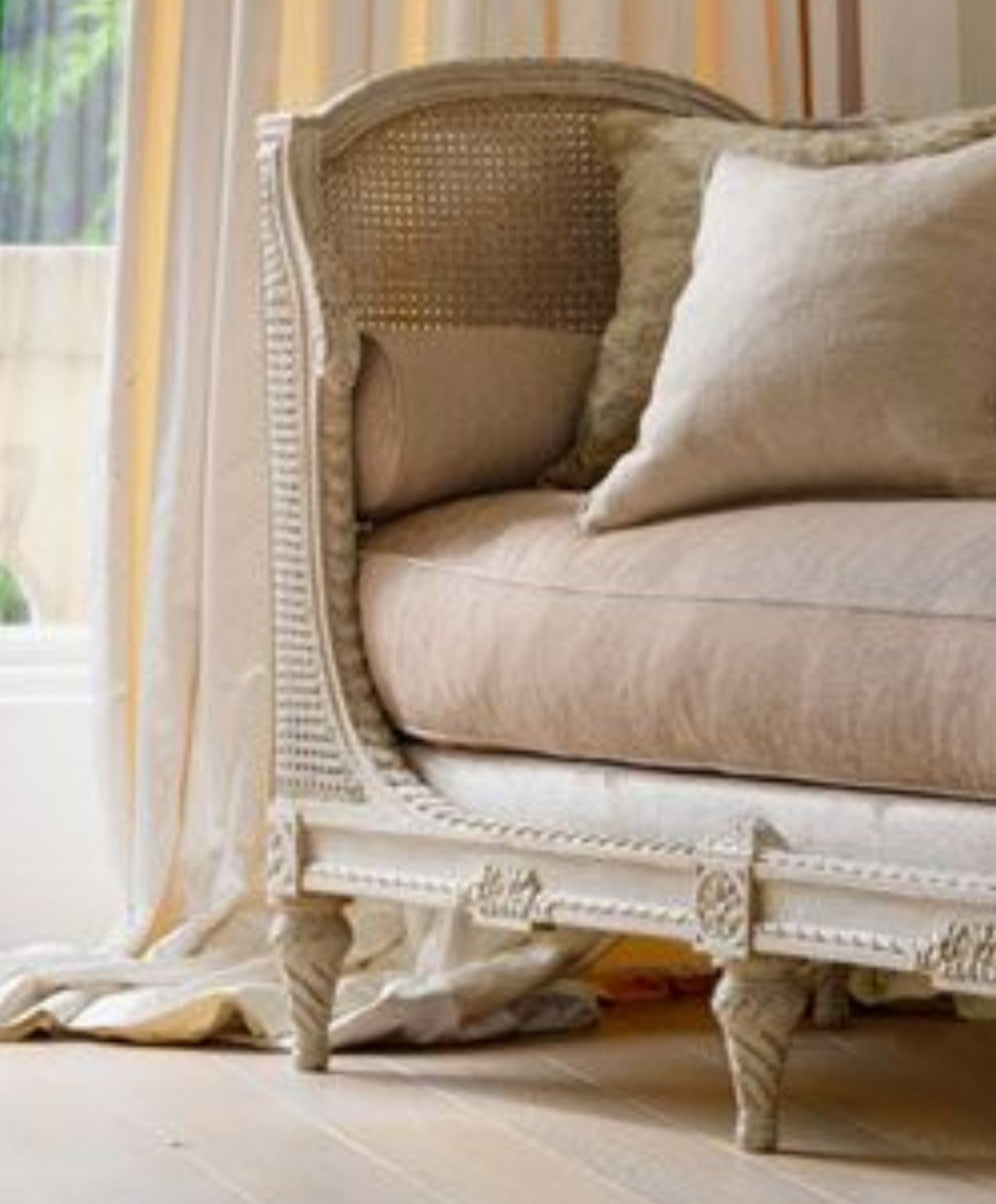 Aureate Lounge Sofa - Kelebek.in