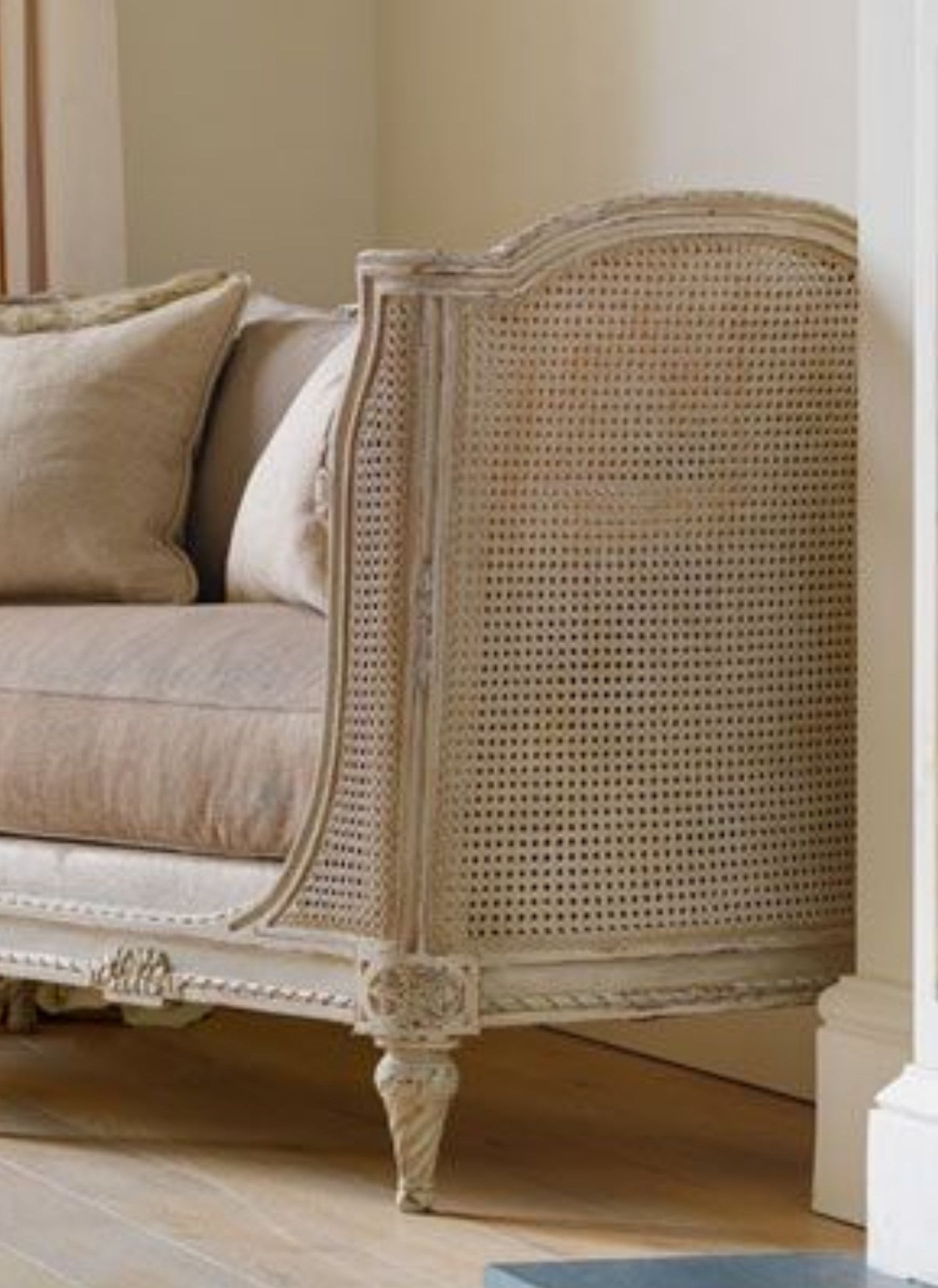 Aureate Lounge Sofa - Kelebek.in