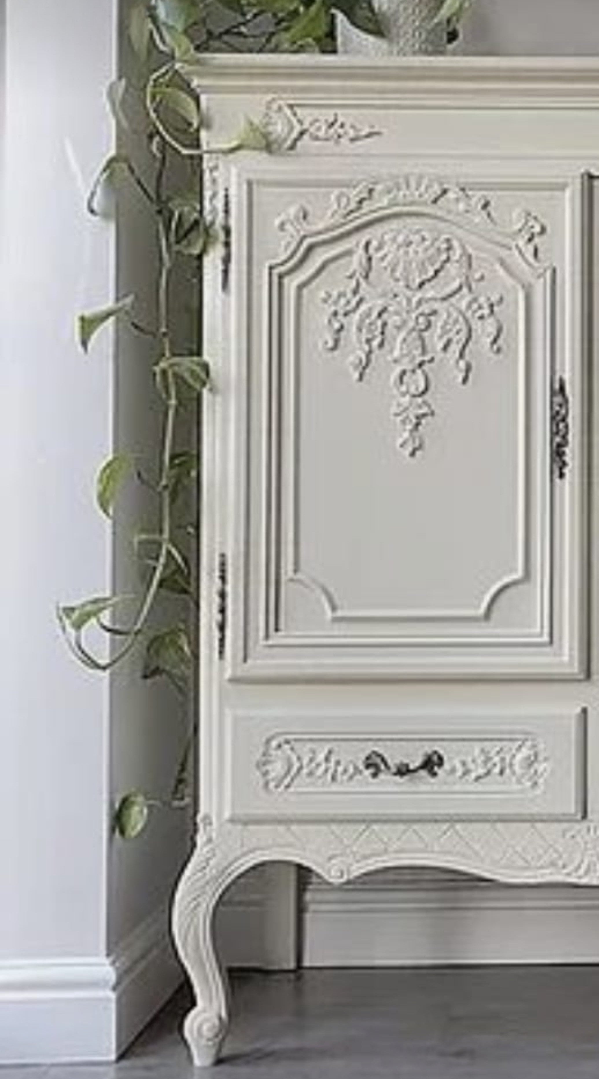 Exquisite Essence Bar Cabinet - Kelebek.in