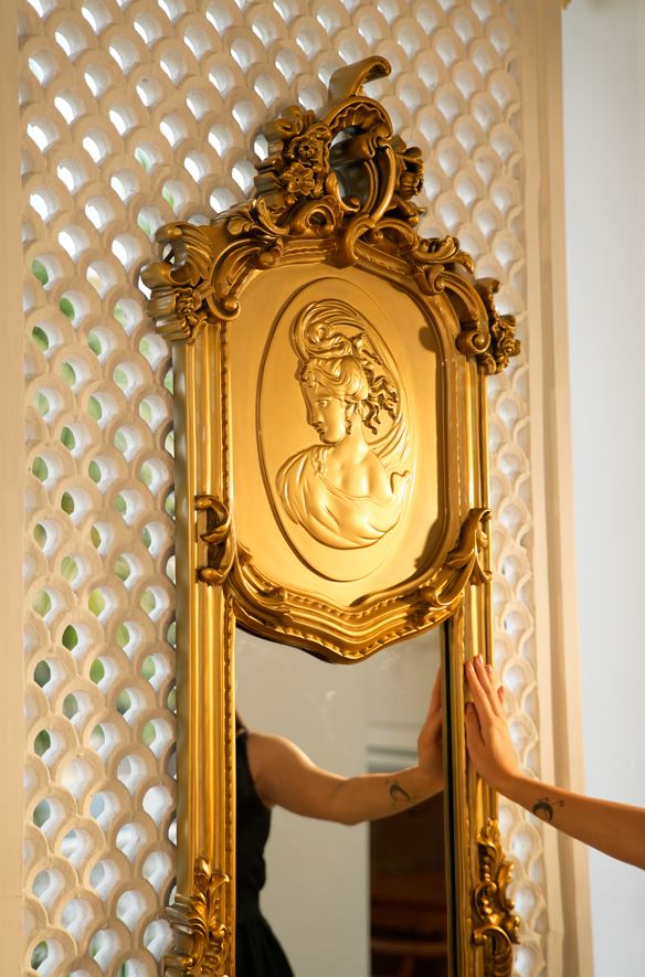 Blushing Petals - Kelebek.in